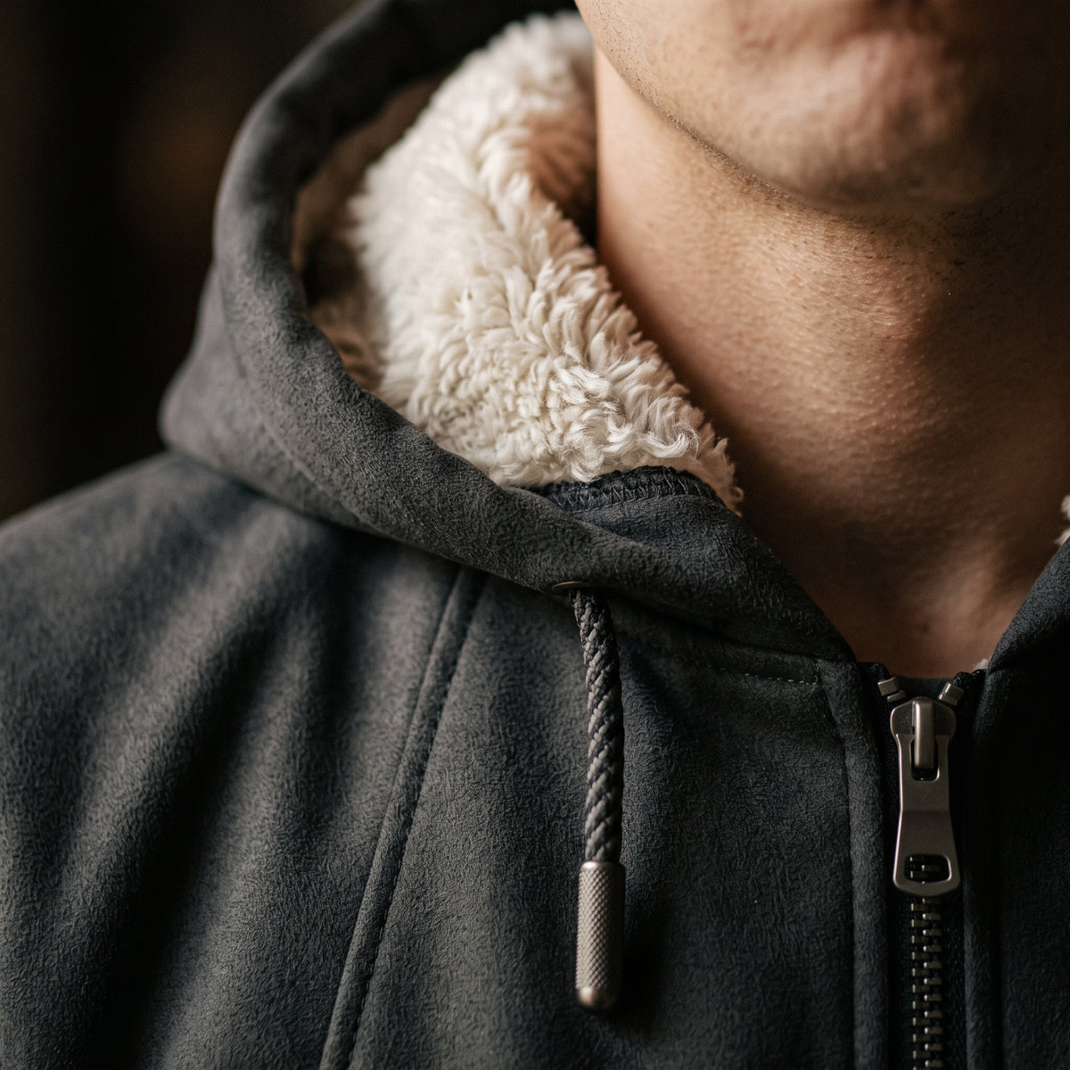Detail · collar